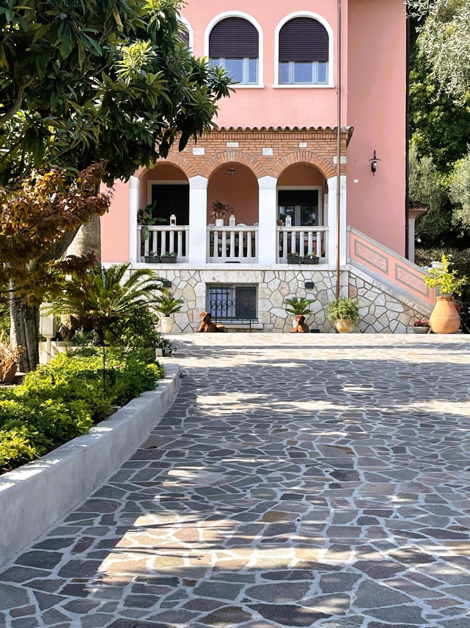 Villa Lou ตอสโกลาโน มาแดร์โน ภายนอก รูปภาพ